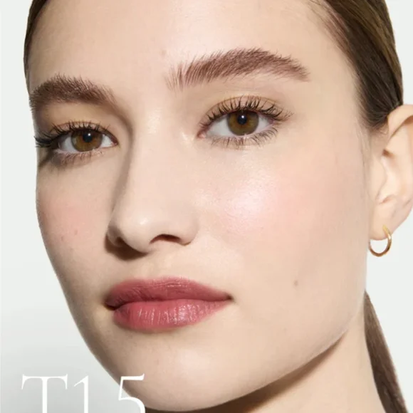 Seamless Skin Enhancing Tint - White - Picture 2 of 3